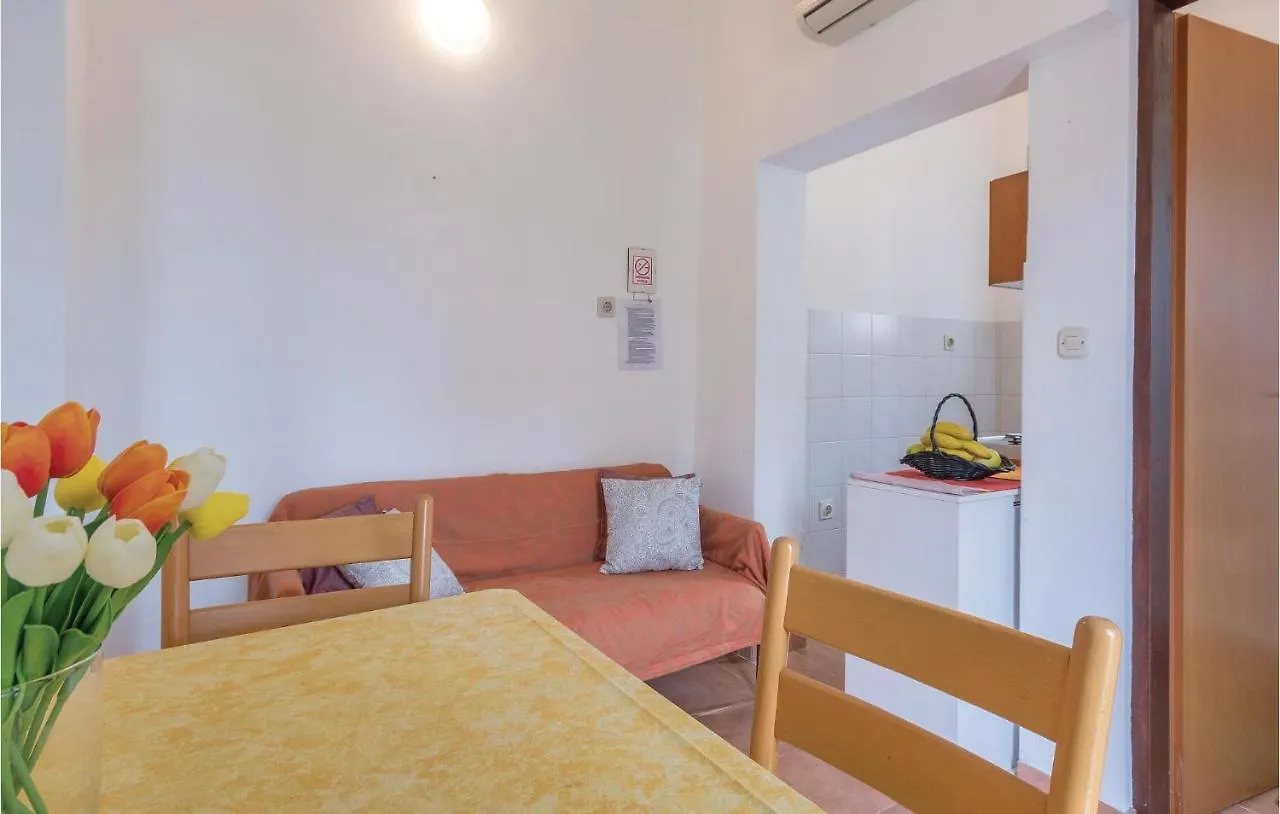 Gorgeous Apartment In Medulin With Kitchen