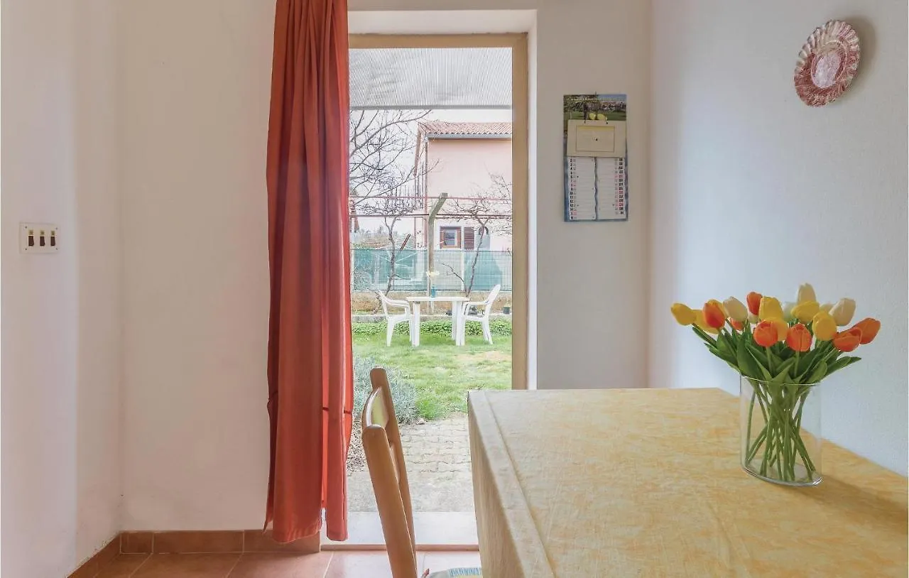 Gorgeous Apartment In Medulin With Kitchen 0*,