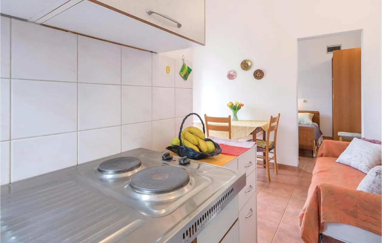 Gorgeous Apartment In Medulin With Kitchen