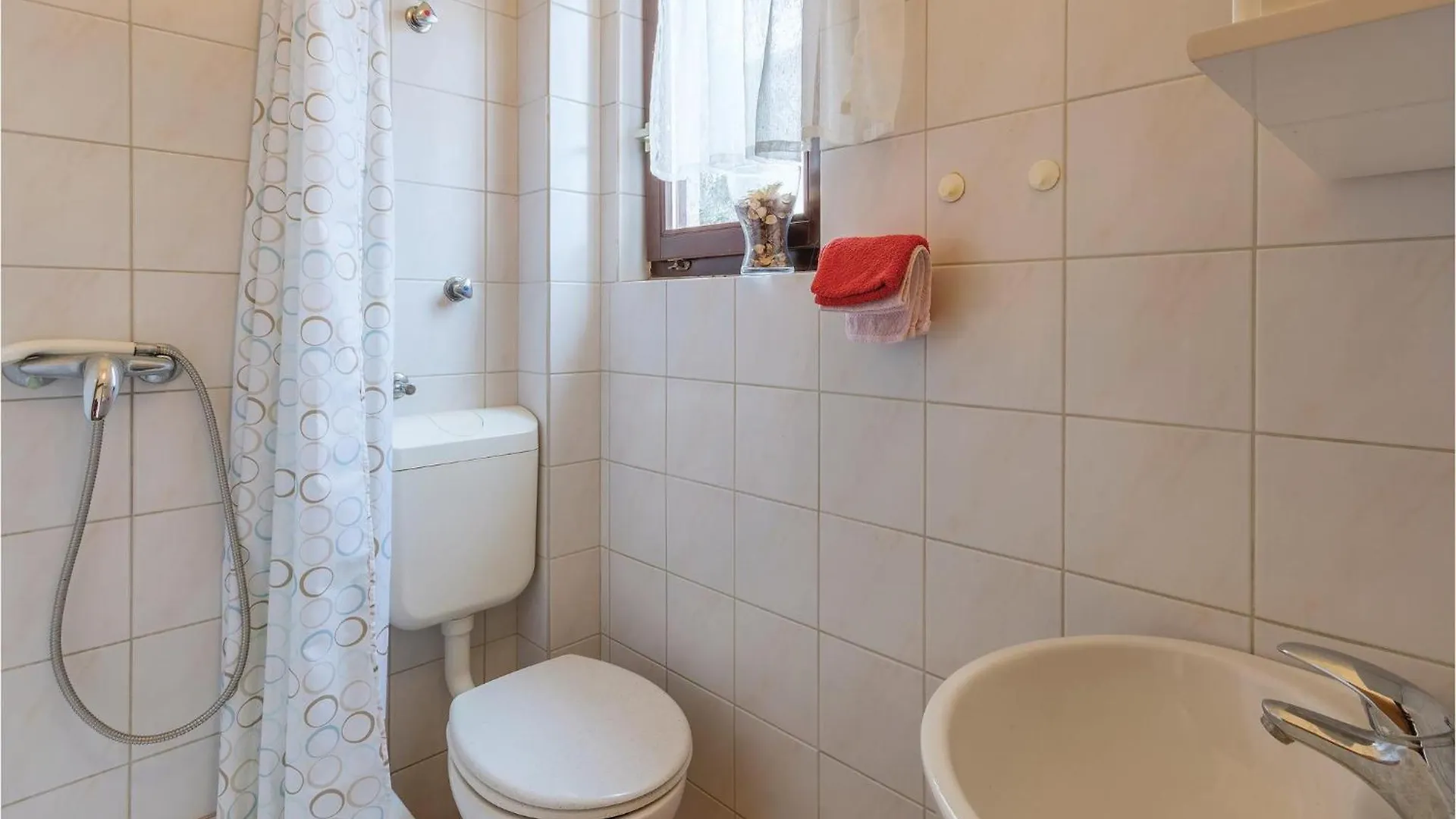 Gorgeous Apartment In Medulin With Kitchen